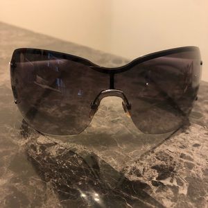 Never worn Gucci Sunglasses